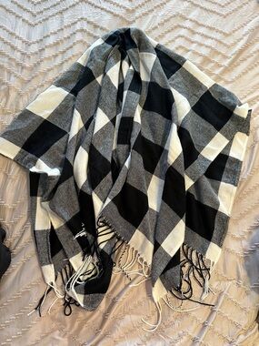 Black & White Buffalo Check Fringe Shawl
